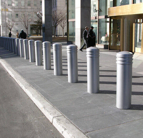 sidewalk-bollards-in-cities-1